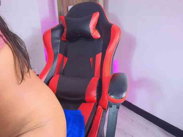 SaraaMore webcam