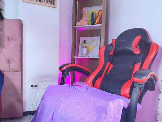 SaraaMore webcam
