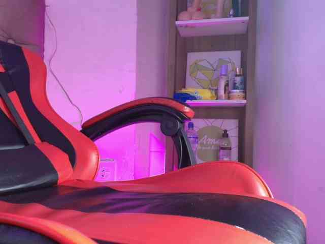 SaraaMore webcam