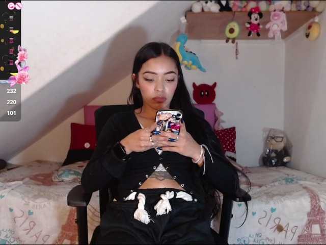 Pocahot-ass live cam on BongaCams