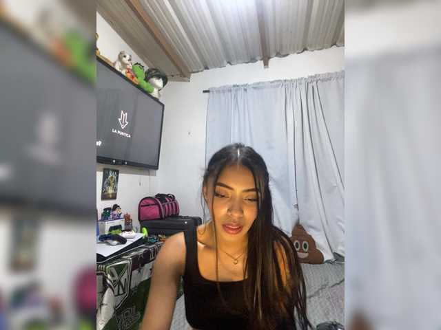 Pocahot-ass live cam on BongaCams