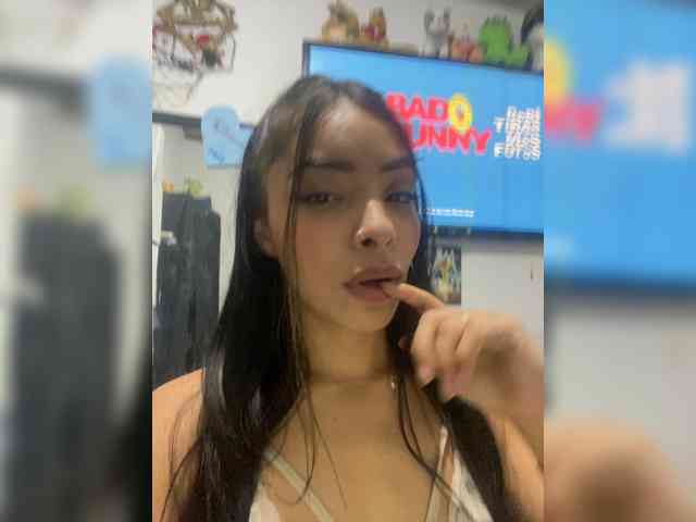 Pocahot-ass webcam