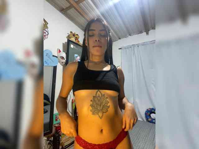 Pocahot-ass webcam