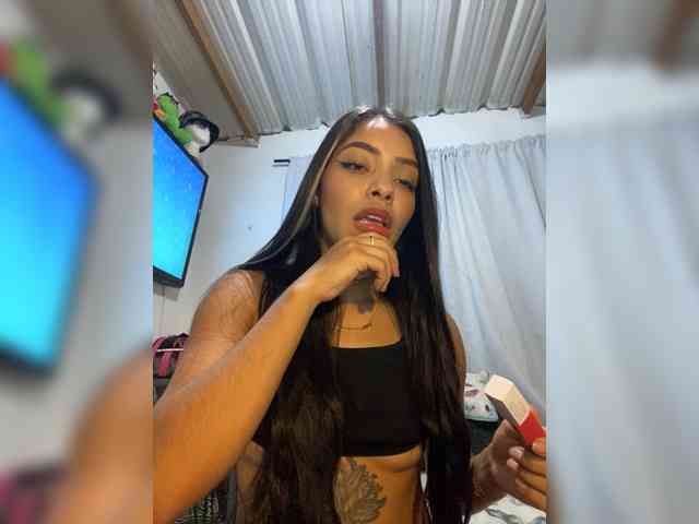 Pocahot-ass webcam