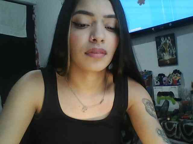 Pocahot-ass webcam