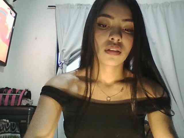 Pocahot-ass webcam