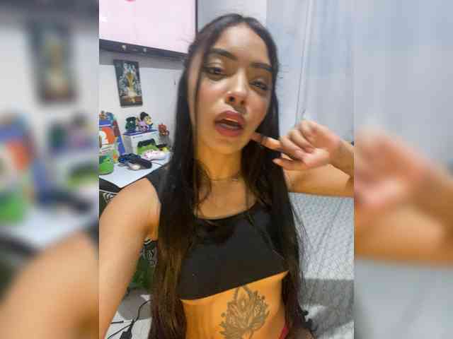 Pocahot-ass webcam