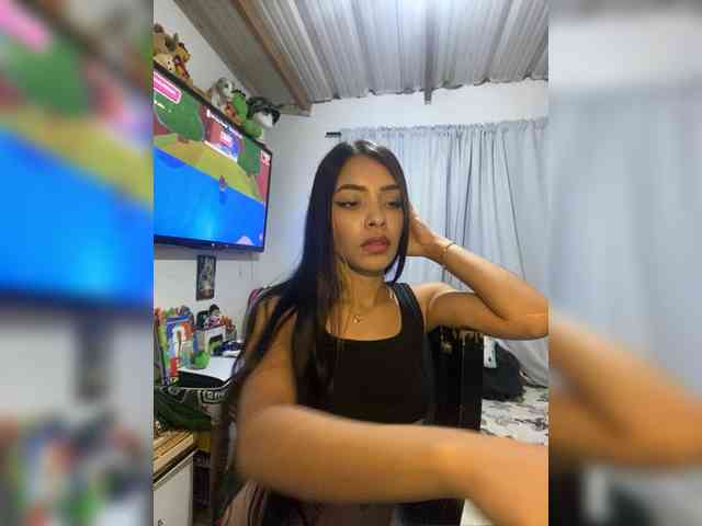 Pocahot-ass webcam
