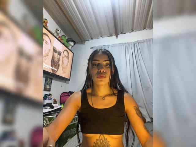 Pocahot-ass webcam