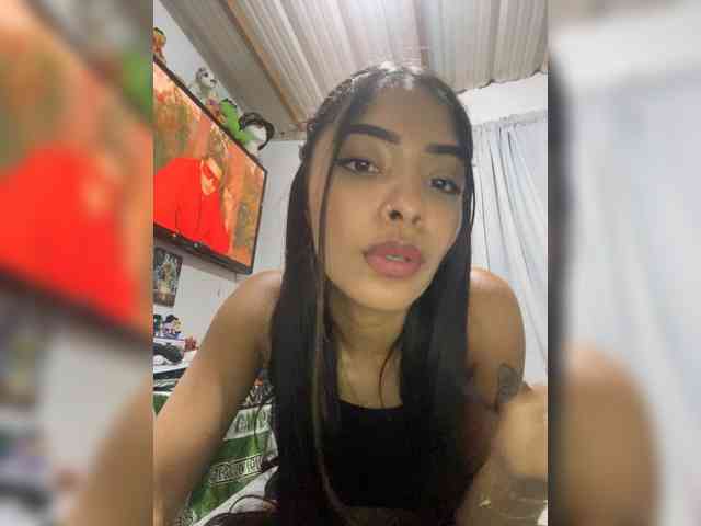 Pocahot-ass webcam