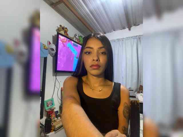 Pocahot-ass webcam