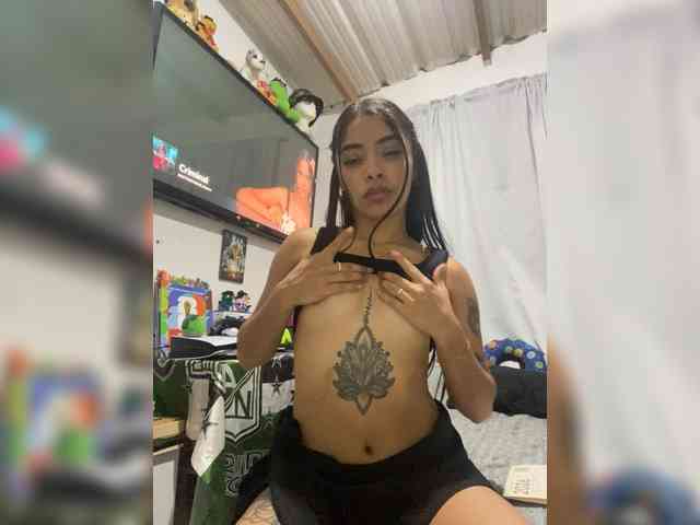 Pocahot-ass webcam
