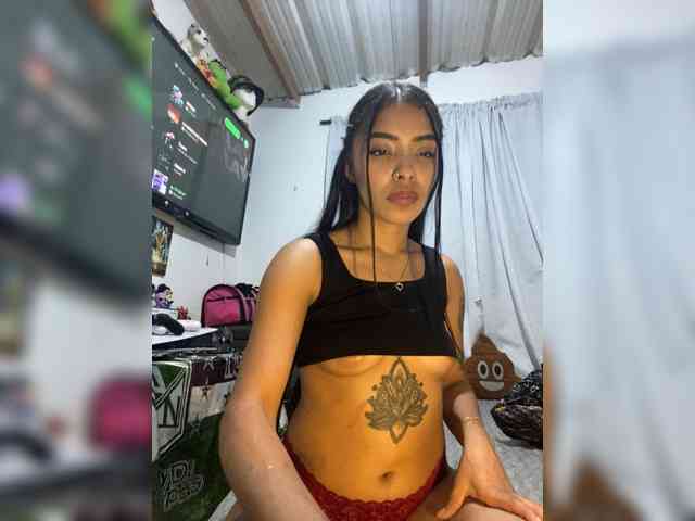 Pocahot-ass webcam