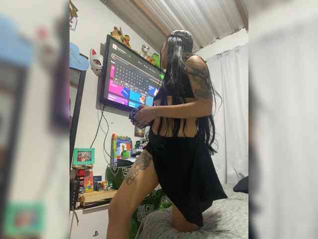 Pocahot-ass webcam