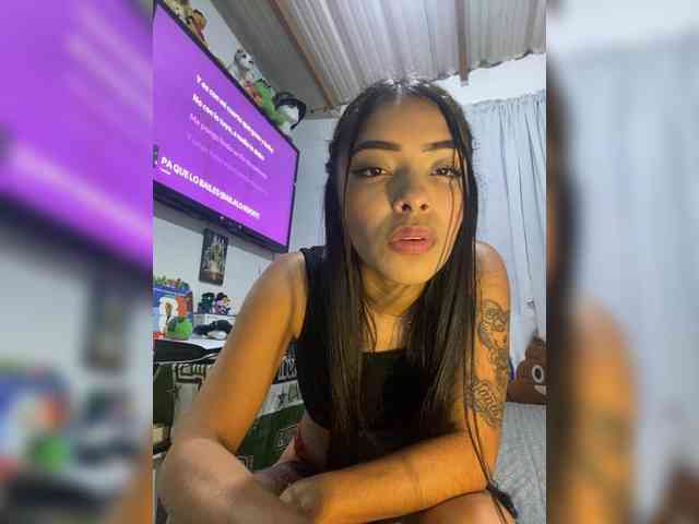 Pocahot-ass webcam