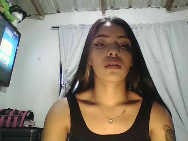 Pocahot-ass webcam