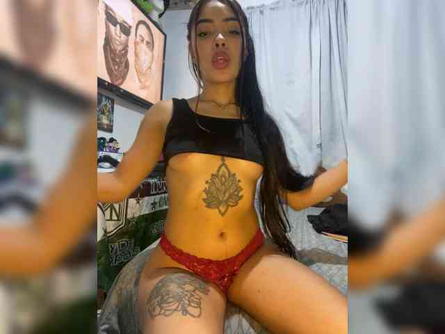 Pocahot-ass webcam