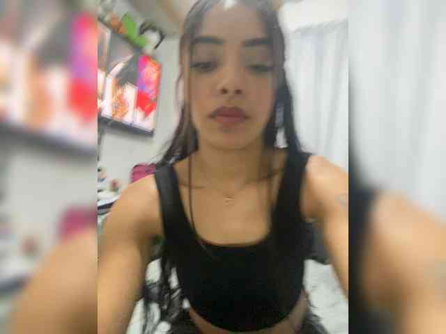 Pocahot-ass webcam