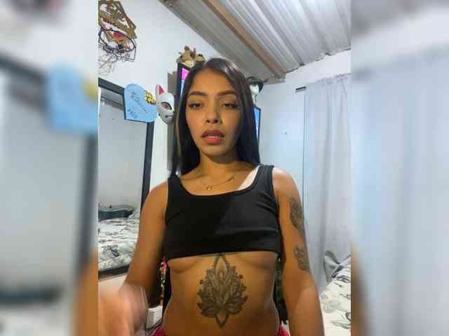 Pocahot-ass webcam
