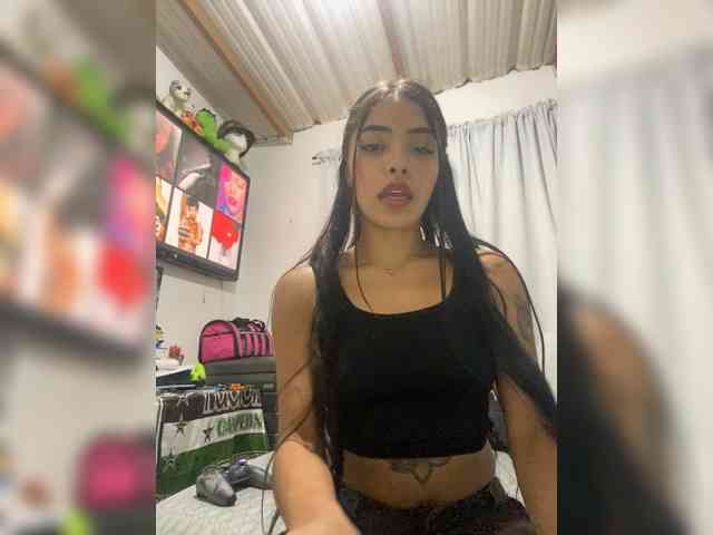 Pocahot-ass webcam