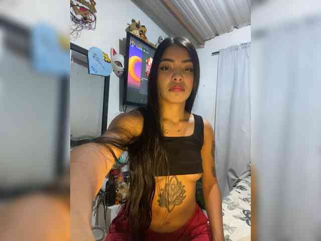 Pocahot-ass webcam