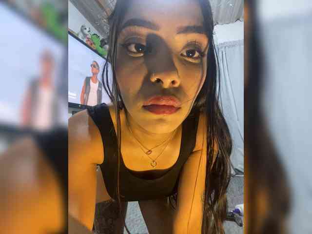 Pocahot-ass webcam