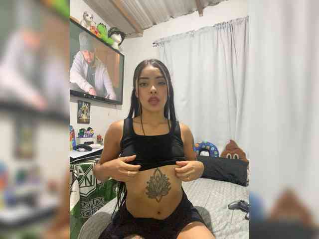 Pocahot-ass webcam