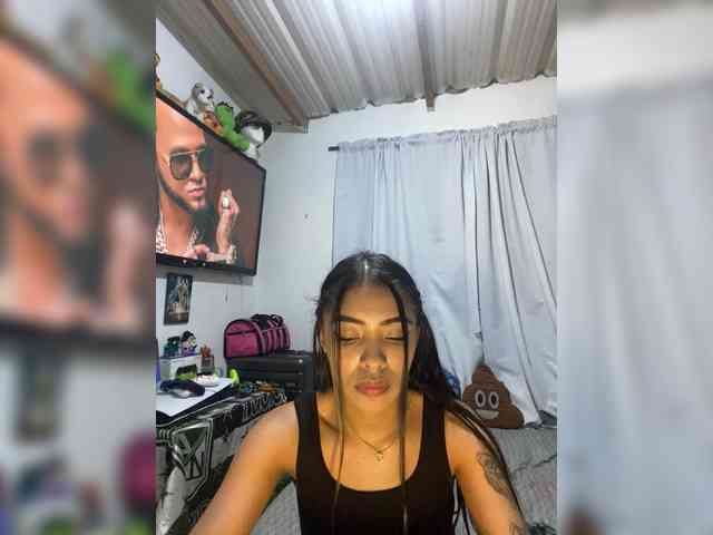 Pocahot-ass webcam