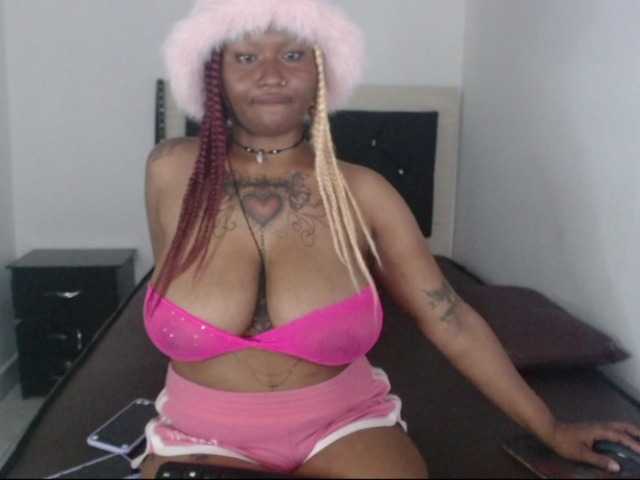Lamalona77 live cam on BongaCams