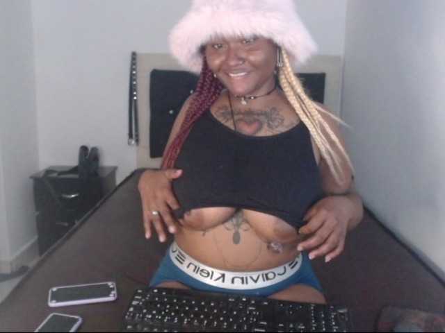 Lamalona77 live cam on BongaCams