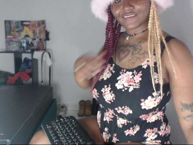Lamalona77 live cam on BongaCams