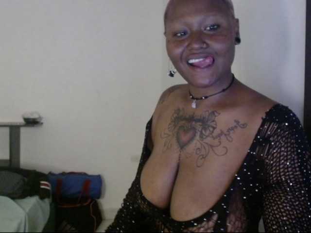 Lamalona77 live cam on BongaCams