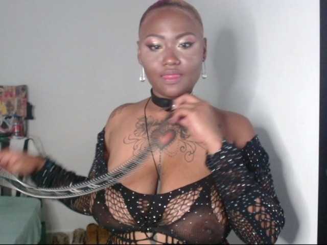 Lamalona77 live cam on BongaCams