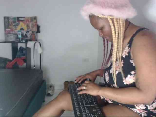 Lamalona77 webcam