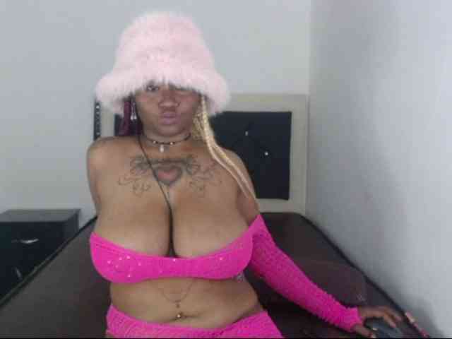 Lamalona77 webcam