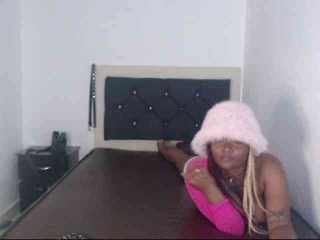 Lamalona77 webcam