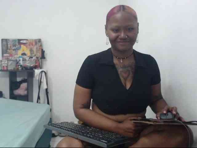 Lamalona77 webcam