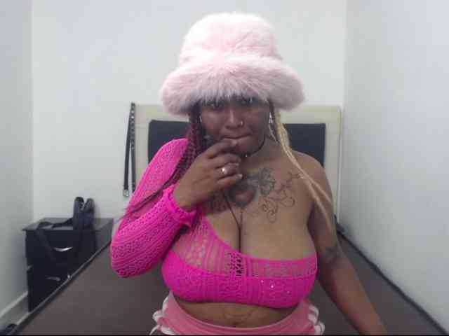 Lamalona77 webcam