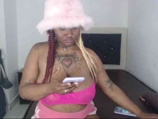 Lamalona77 webcam