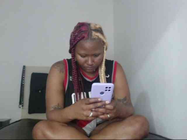 Lamalona77 webcam