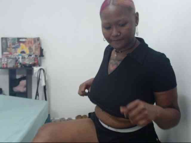 Lamalona77 webcam