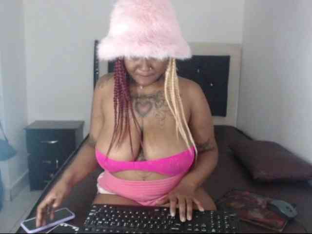 Lamalona77 webcam