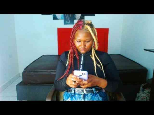 Lamalona77 webcam