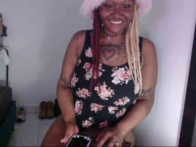 Lamalona77 webcam