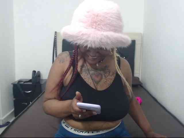 Lamalona77 webcam