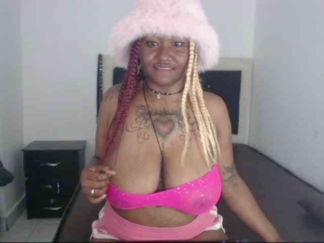 Lamalona77 webcam
