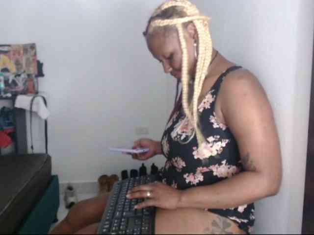 Lamalona77 webcam