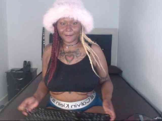 Lamalona77 webcam