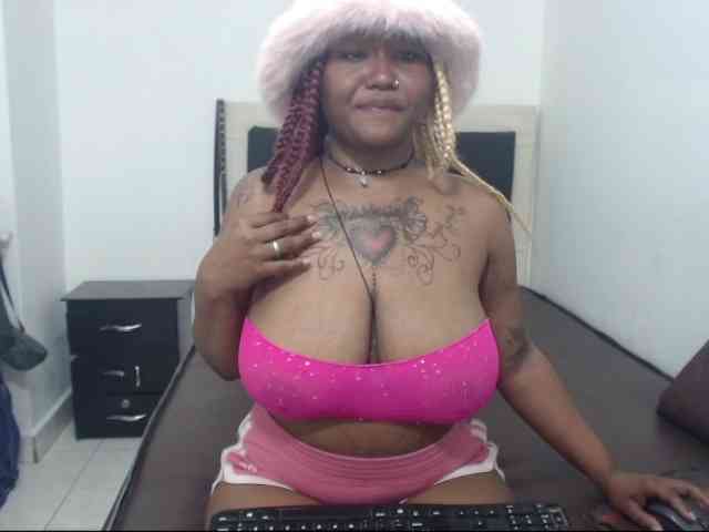 Lamalona77 webcam