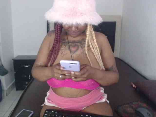 Lamalona77 webcam